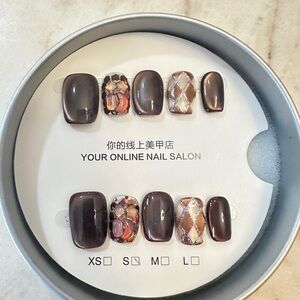 Elegant Brown and Gold Press-On Nails